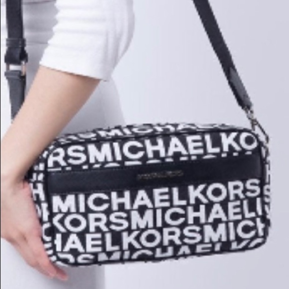 Michael Kors Kenly Crossbody purse